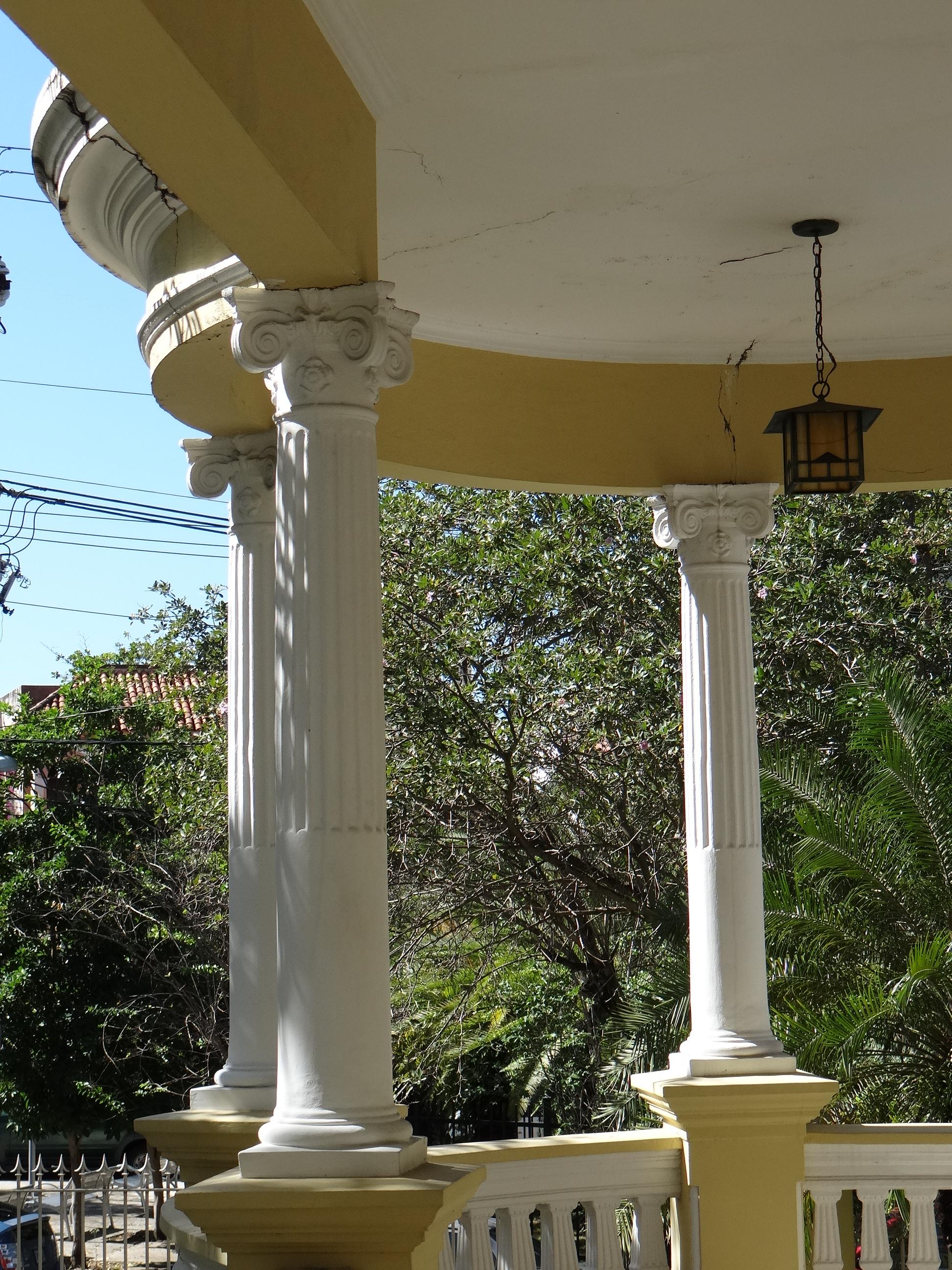 Casa La Giralda - Avenida Miramar, esquina calle Marti 651 - San Juan (Miramar) - 2014 00080